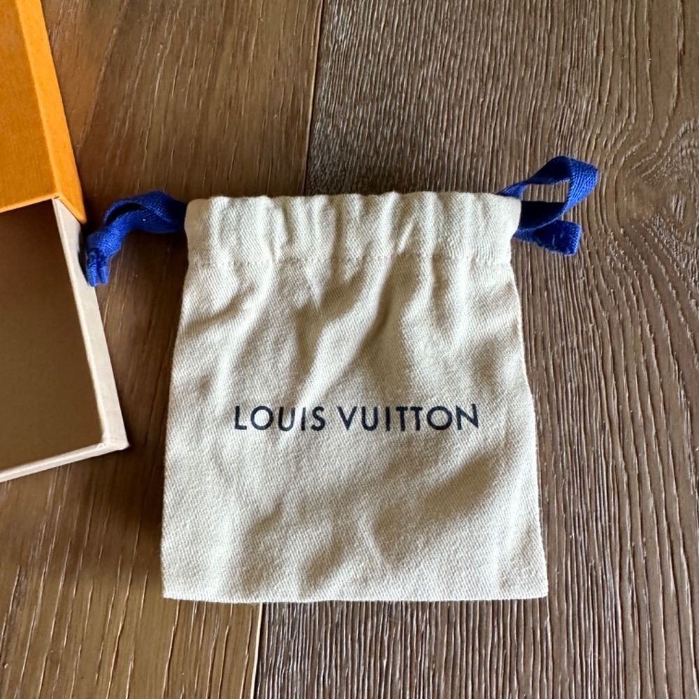 Authentic Louis Vuitton Essential V Bracelet - Picture 7 of 12